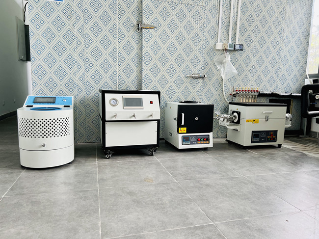 江蘇科技大學行星球磨機、高溫箱式爐、真空管式爐