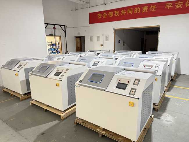 華南某新材料企業(yè)20升防爆全方位行星式球磨機(jī)